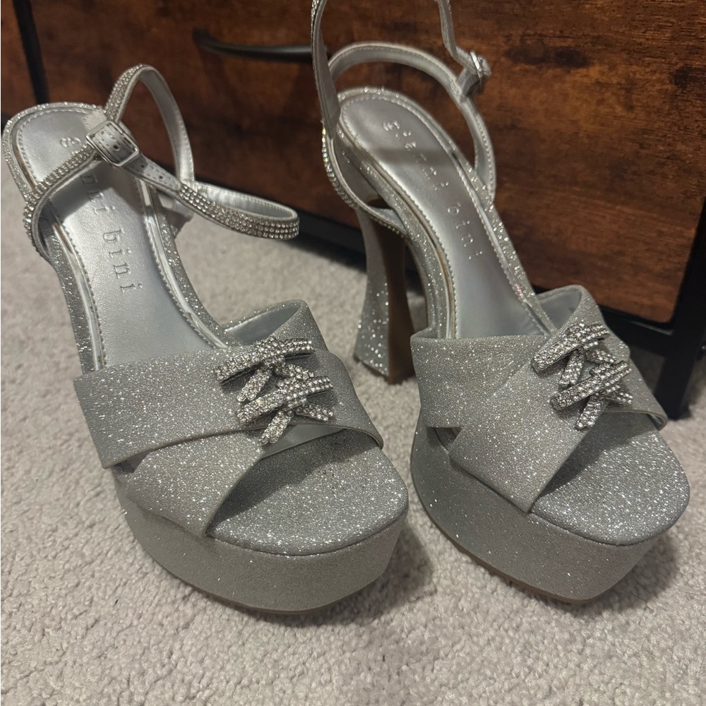 Size 8 Gianni Bini Dempsey Platform Sandal Heels